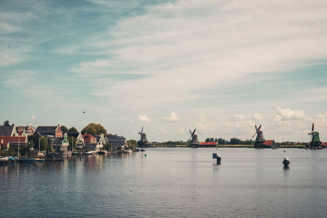Holenderskie atrakcje związane z wodą, tamy, poldery i imponujące dzieła inżynierii do zwiedzania